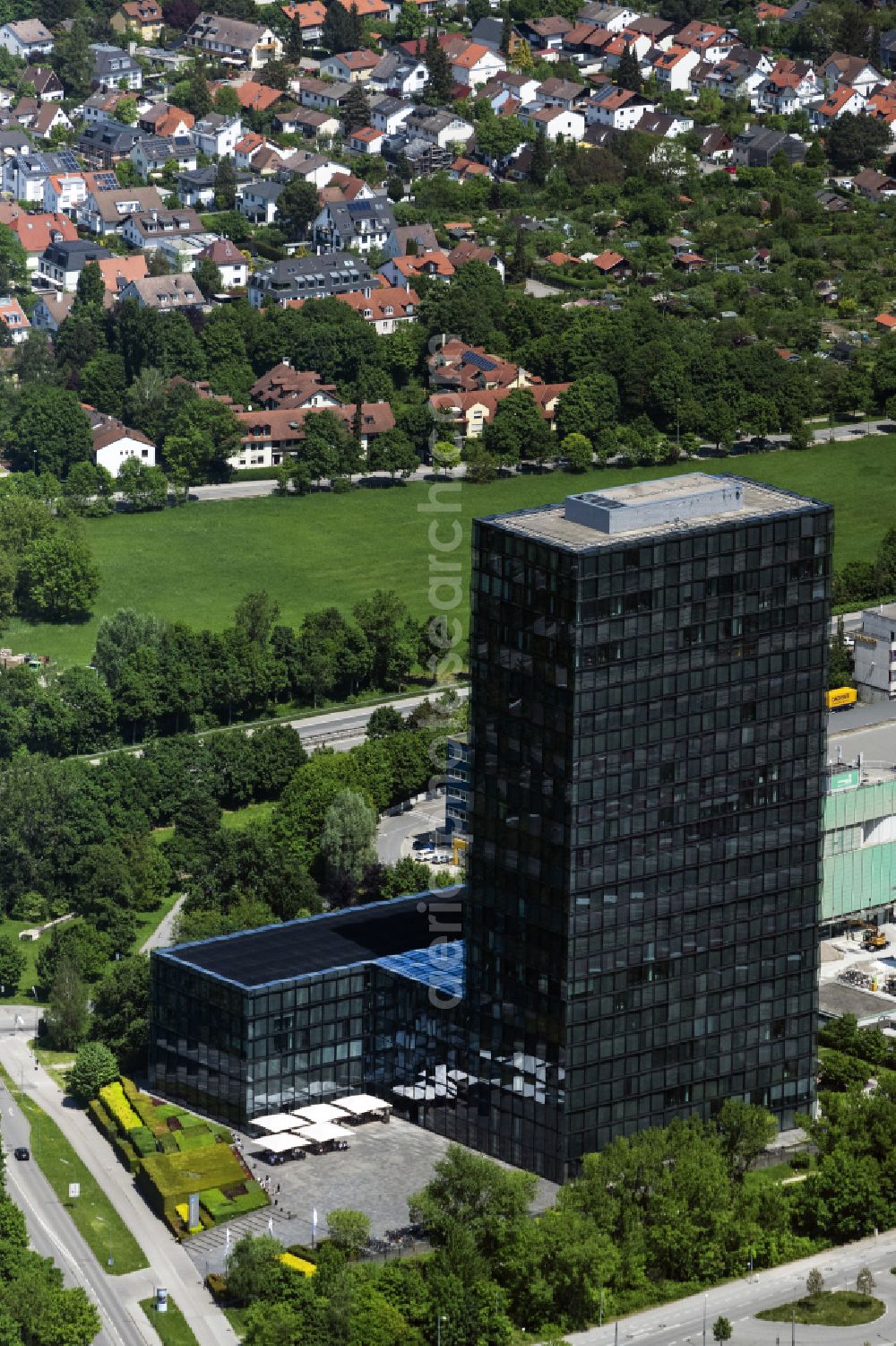 München from above - Publishing house complex of the press and media house SZ Sueddeutscher Verlag on street Hultschiner Strasse in the district Bogenhausen in Munich in the state Bavaria, Germany