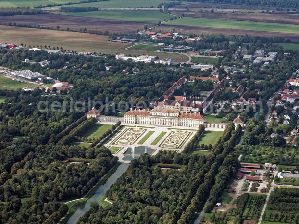 Aerial photograph Oberschleißheim - New and old castle in the Schleissheim palace in the park of Schloss Oberschleissheim, courtyard garden with fountain and channel in Oberschleissheim in the state Bavaria The monumental new castle was built by Elector Max Emanuel, designed by Enrico Zuccalli from 1701. The Old Castle goes back to a house built under Duke Wilhelm mansion that was the center of the extensive Schwaighof and was called Wilhelmsbau