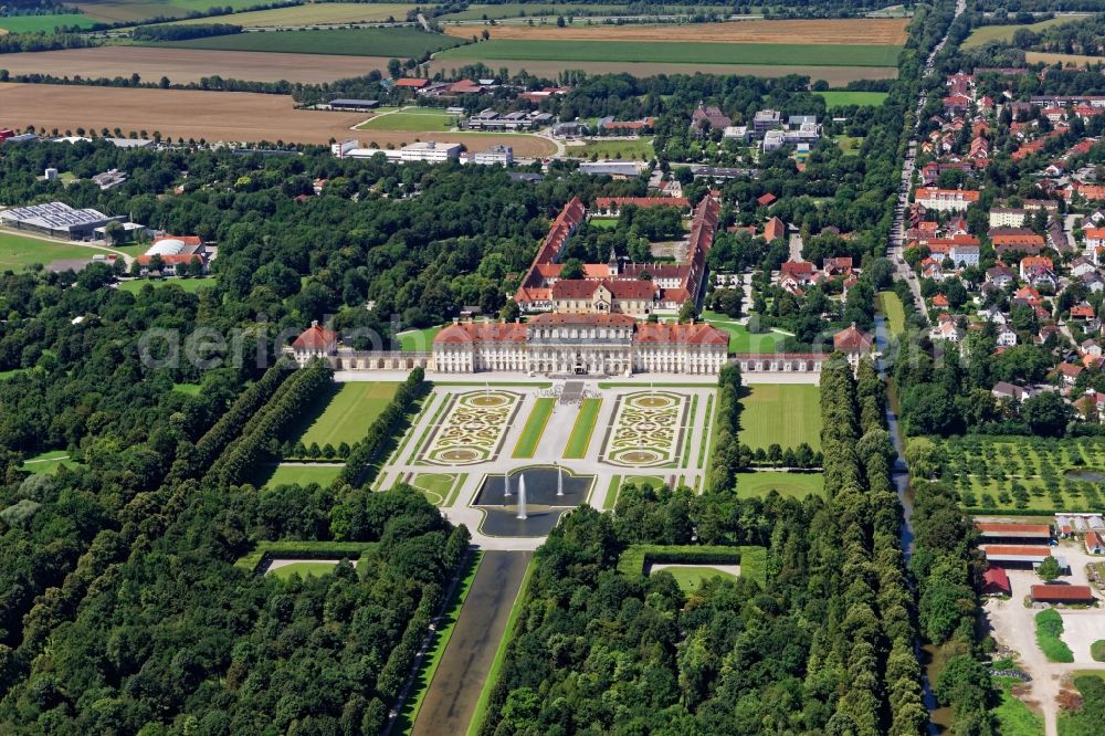 Aerial image Oberschleißheim - New and old castle in the Schleissheim palace in the park of Schloss Oberschleissheim, courtyard garden with fountain and channel in Oberschleissheim in the state Bavaria