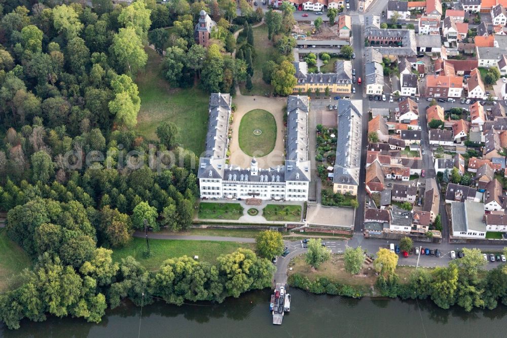 Offenbach am Main from the bird's eye view: Building complex in the park of the castle of Rumpenheim on the Main river in the district Rumpenheim in Offenbach am Main in the state Hesse, Germany