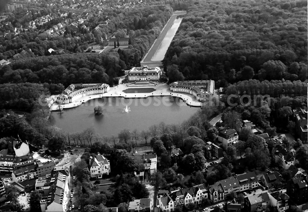 Düsseldorf from the bird's eye view: Building complex in the park of the castle Benrath in Duesseldorf in the state North Rhine-Westphalia, Germany