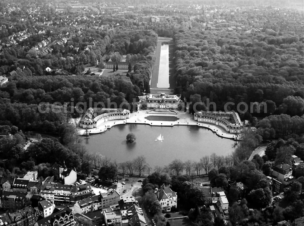 Aerial image Düsseldorf - Building complex in the park of the castle Benrath in Duesseldorf in the state North Rhine-Westphalia, Germany