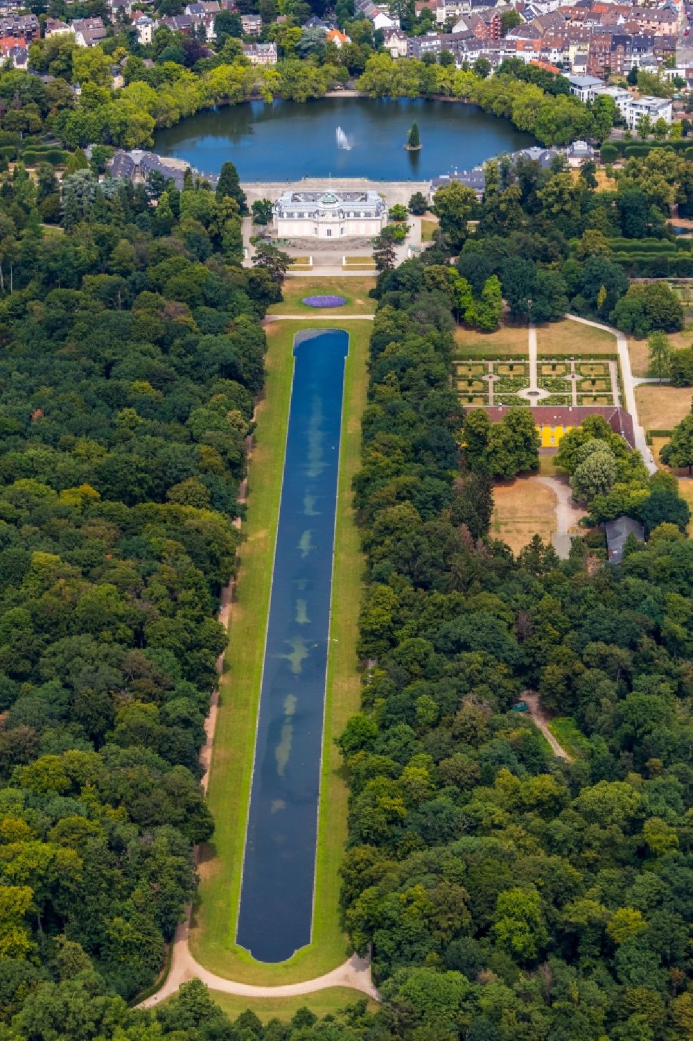 Düsseldorf from above - Building complex in the park of the castle Benrath in Duesseldorf in the state North Rhine-Westphalia, Germany