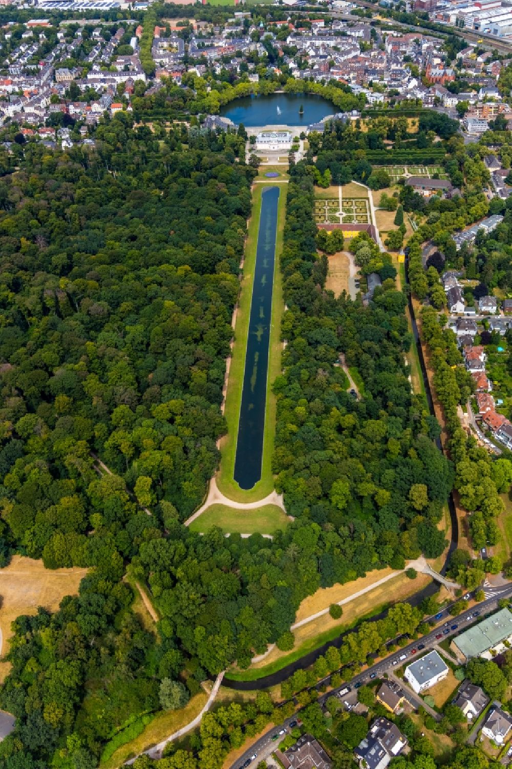 Düsseldorf from the bird's eye view: Building complex in the park of the castle Benrath in Duesseldorf in the state North Rhine-Westphalia, Germany