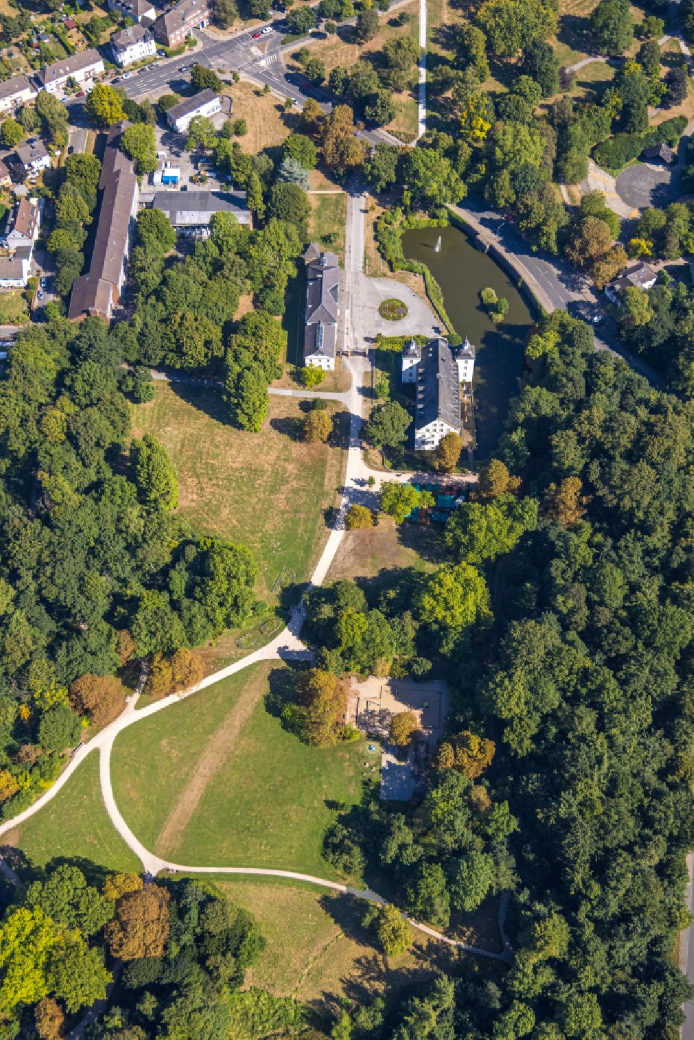 Aerial image Essen - Building complex in the park of the castle Borbeck in Essen in the state North Rhine-Westphalia, Germany