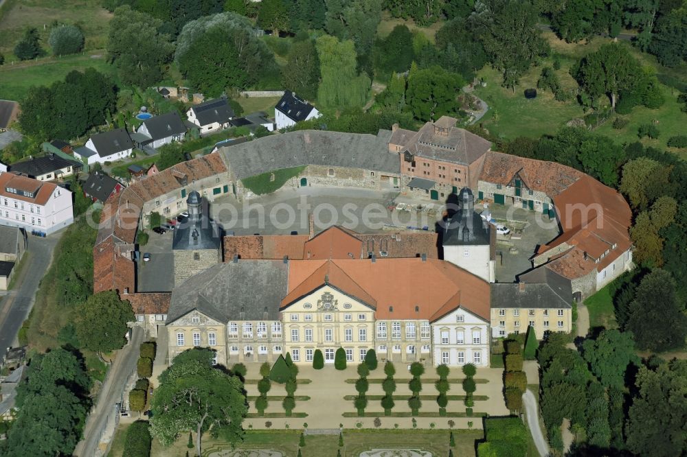 Aerial photograph Hundisburg - Building complex in the park of the castle Hundisburg in Hundisburg in the state Saxony-Anhalt