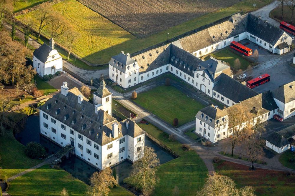 Meschede from the bird's eye view: Building complex in the park of the castle Schloss Laer in Meschede in the state North Rhine-Westphalia, Germany