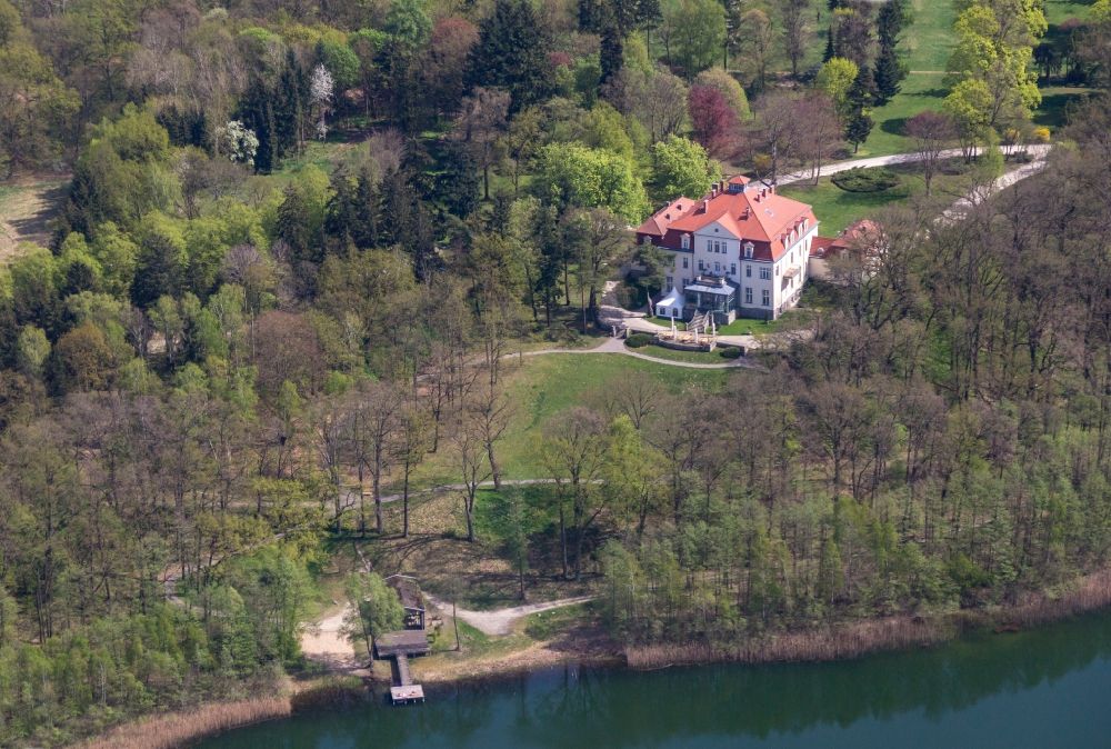 Löwenberger Land from above - Complex of buildings of the hotel arrangement Castle and Property Liebenberg in Liebenberg in the federal state Brandenburg, Germany