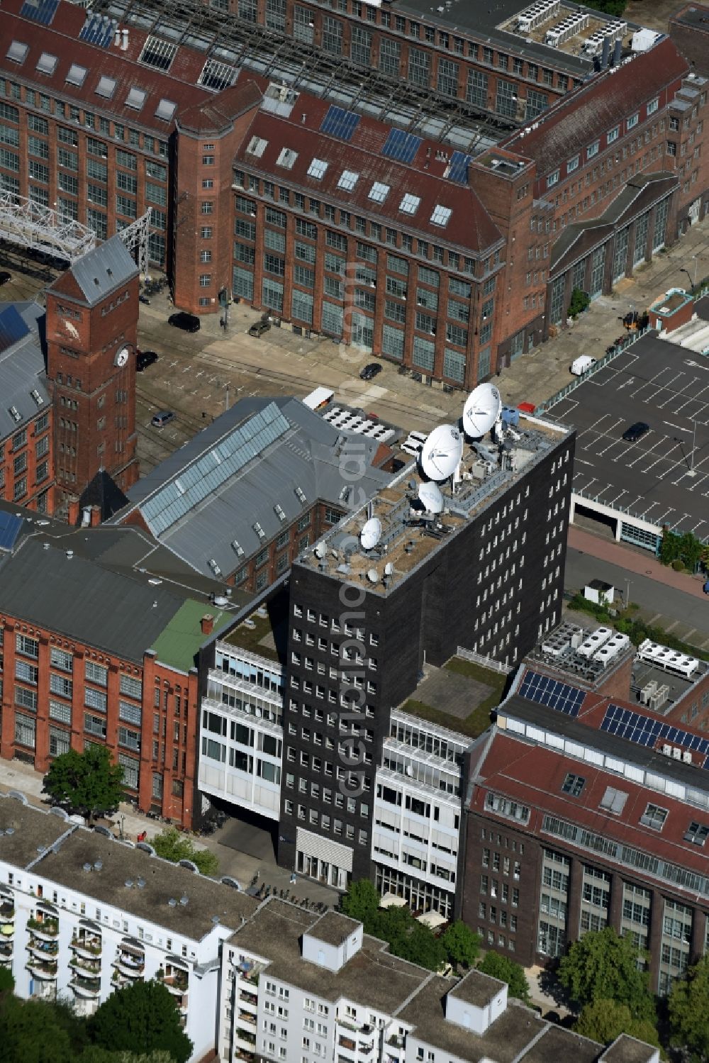 Berlin from above - Complex of buildings with satellite dishes on the transmitter broadcasting center Deutsche Welle on Voltastrasse in Berlin