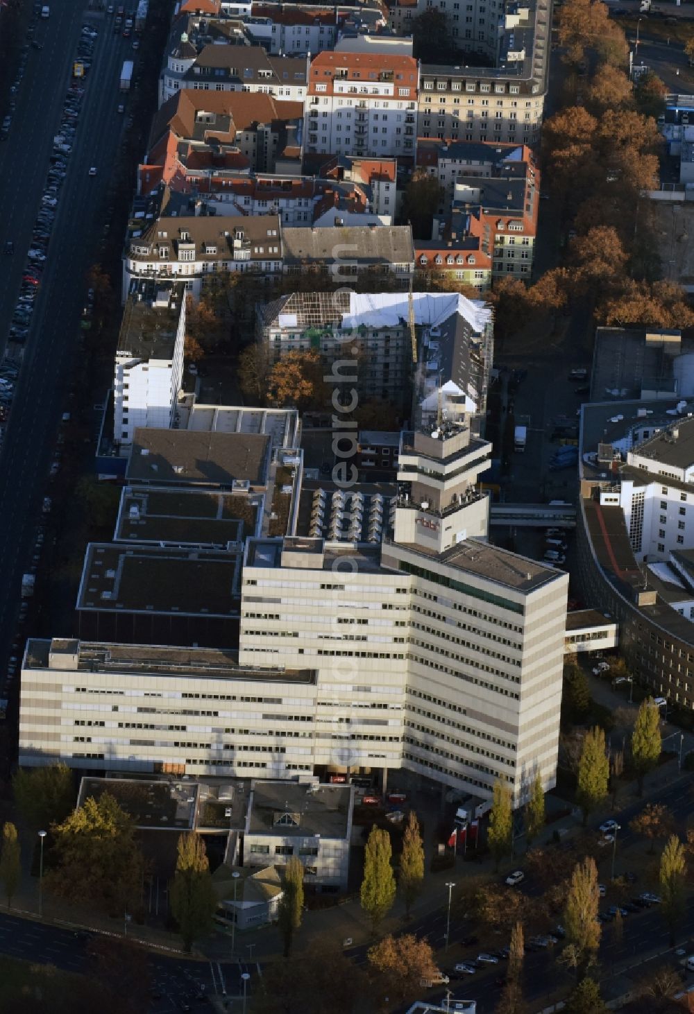 Aerial photograph Berlin - Complex of buildings broadcasting center RBB Television Center at the square Theodor-Heuss-Platz in Berlin-Westend and seat of the Rundfunk Berlin-Brandenburg RBB. In the picture as well the house of broadcasting in Berlin-Westend and seat of the radio Berlin-Brandenburg RBB