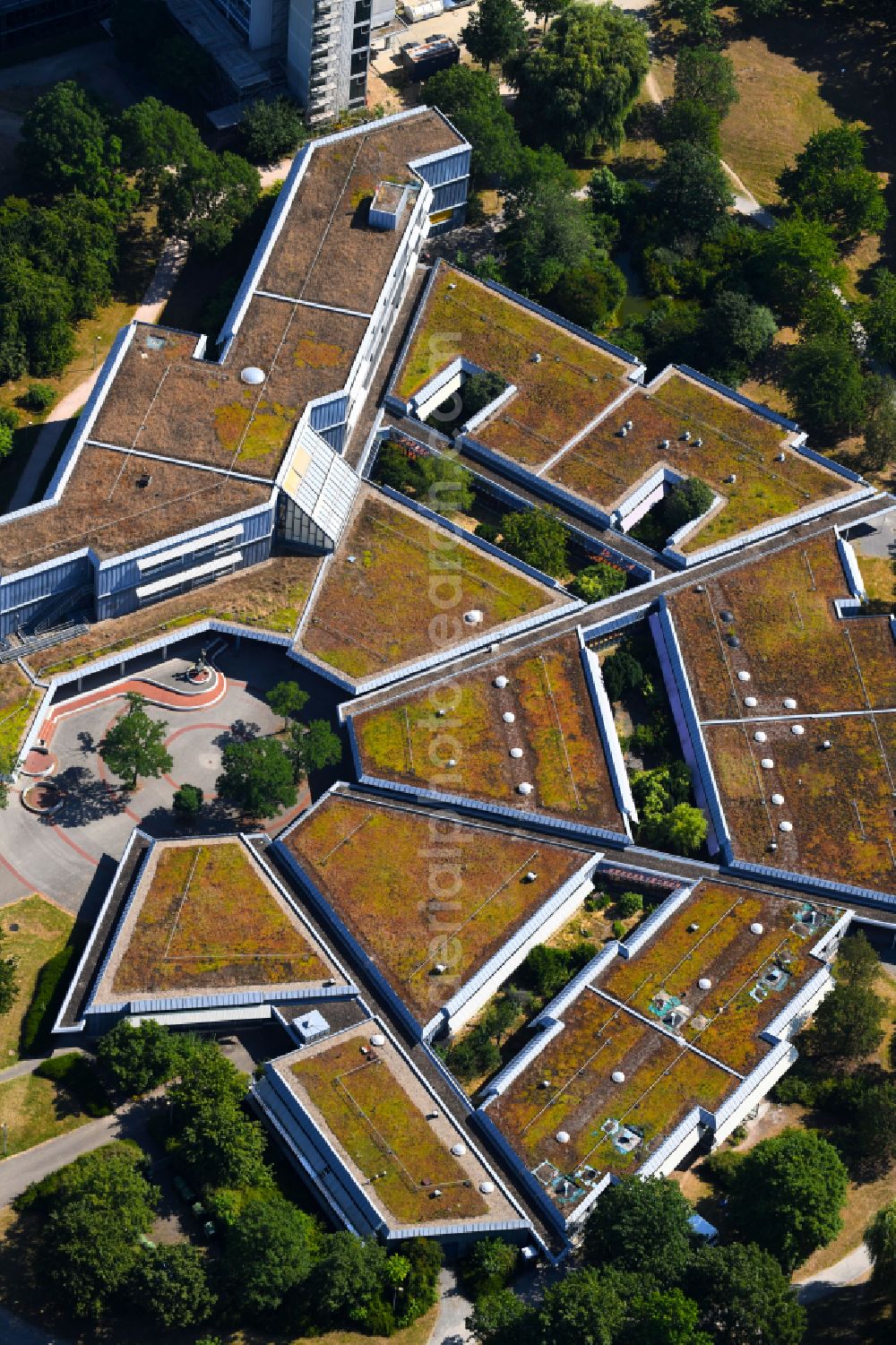 Aerial image Karlsruhe - Building complex of the education and training center Elisabeth-Selbert-Schule on street Steinhaeuserstrasse in the district Suedweststadt in Karlsruhe in the state Baden-Wuerttemberg, Germany