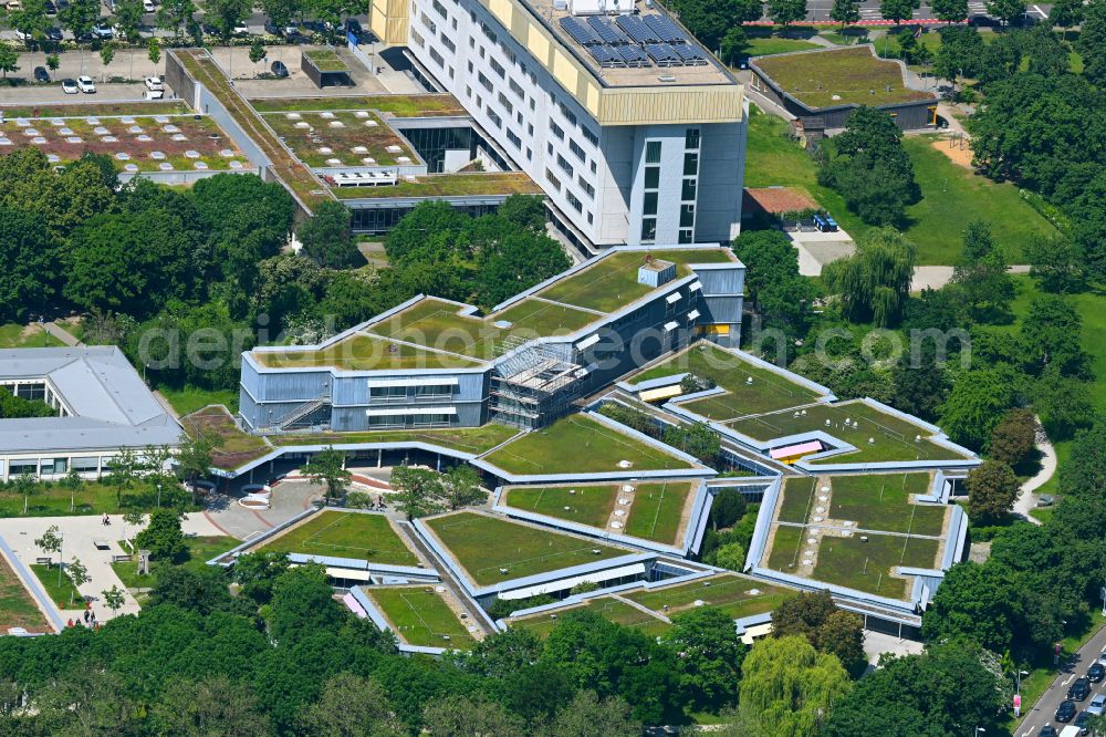 Aerial photograph Karlsruhe - Building complex of the education and training center Elisabeth-Selbert-Schule on street Steinhaeuserstrasse in the district Suedweststadt in Karlsruhe in the state Baden-Wuerttemberg, Germany