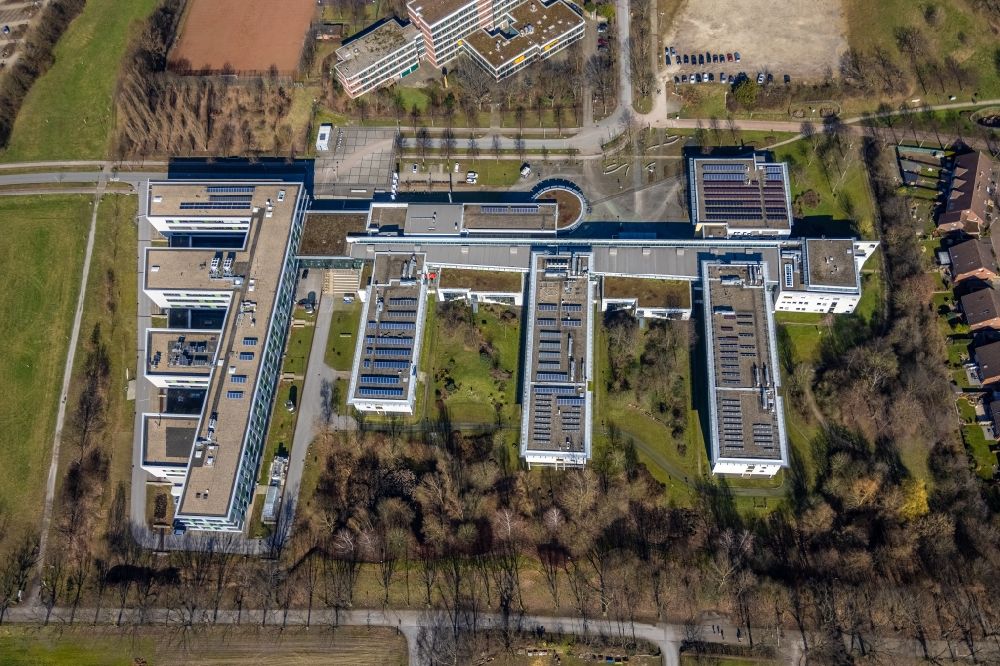 Aerial photograph Gelsenkirchen - Building complex Westfaelische Academy Gelsenkirchen the Institute for Achim Walder Security and Hans-Schwier-Vocational College in Gelsenkirchen - Buer in North Rhine-Westphalia