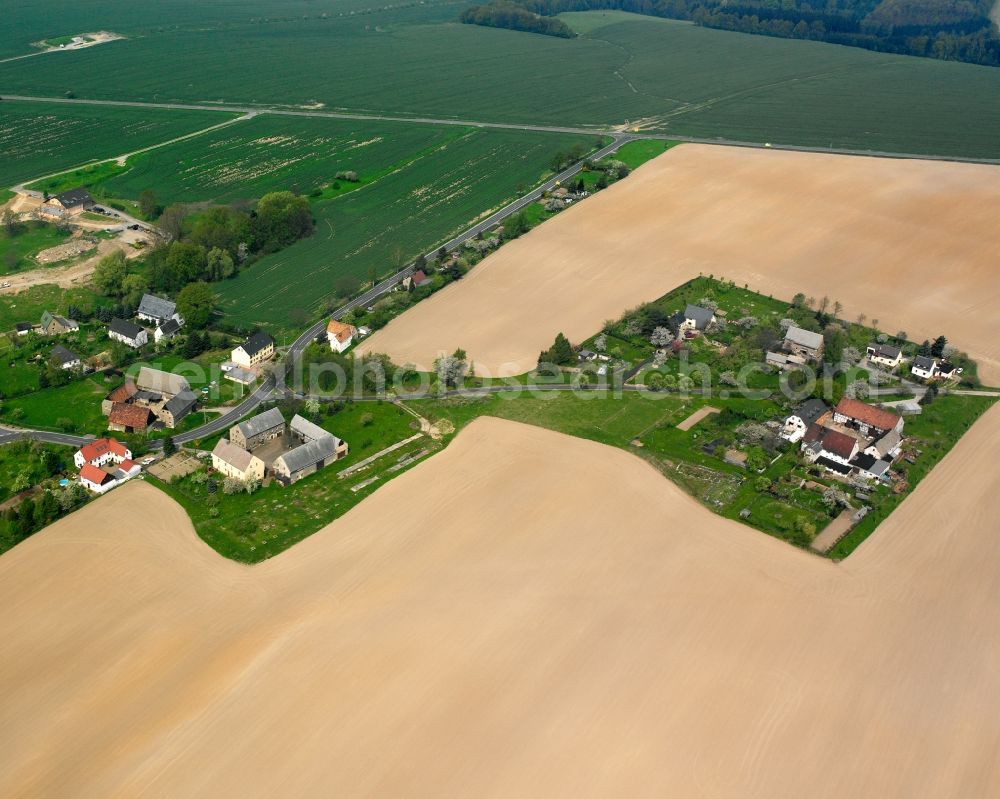 Aerial image Altgeringswalde - Homestead and farm outbuildings on the edge of agricultural fields in Altgeringswalde in the state Saxony, Germany