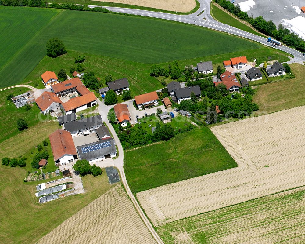 Aerial image Ferndörfl - Homestead and farm outbuildings on the edge of agricultural fields in Ferndoerfl in the state Bavaria, Germany