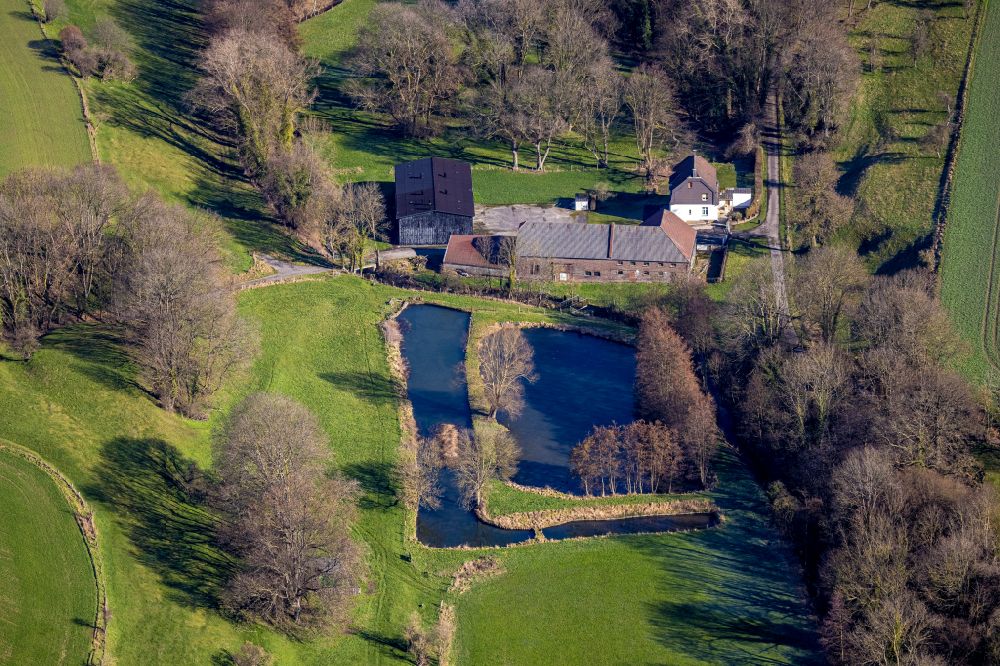 Aerial image Massen - Homestead and farm outbuildings with ponds on Karlstrasse in Massen in the Ruhr area in the state North Rhine-Westphalia, Germany