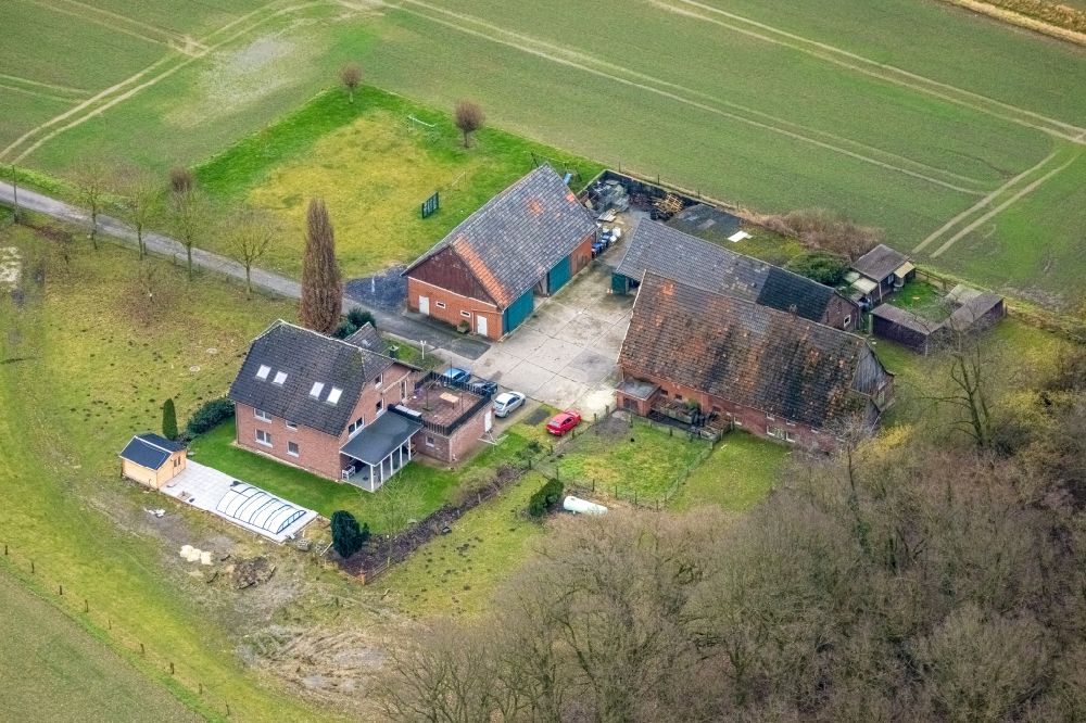 Aerial photograph Bockum-Hövel - Homestead and farm outbuildings on the edge of agricultural fields Mesenmark in Bockum-Hoevel at Ruhrgebiet in the state North Rhine-Westphalia, Germany