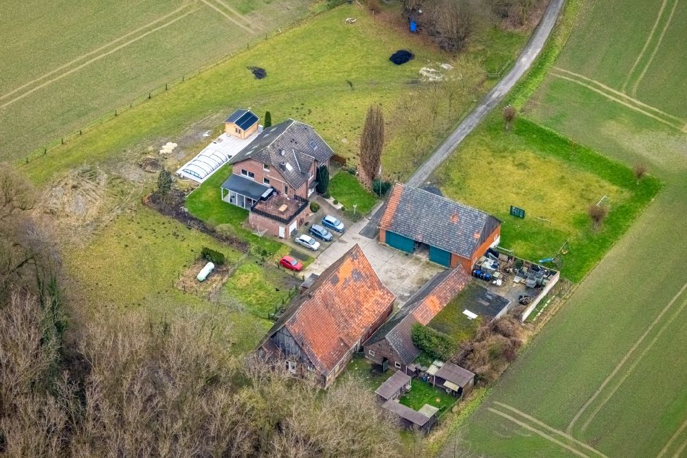 Bockum-Hövel from above - Homestead and farm outbuildings on the edge of agricultural fields Mesenmark in Bockum-Hoevel at Ruhrgebiet in the state North Rhine-Westphalia, Germany