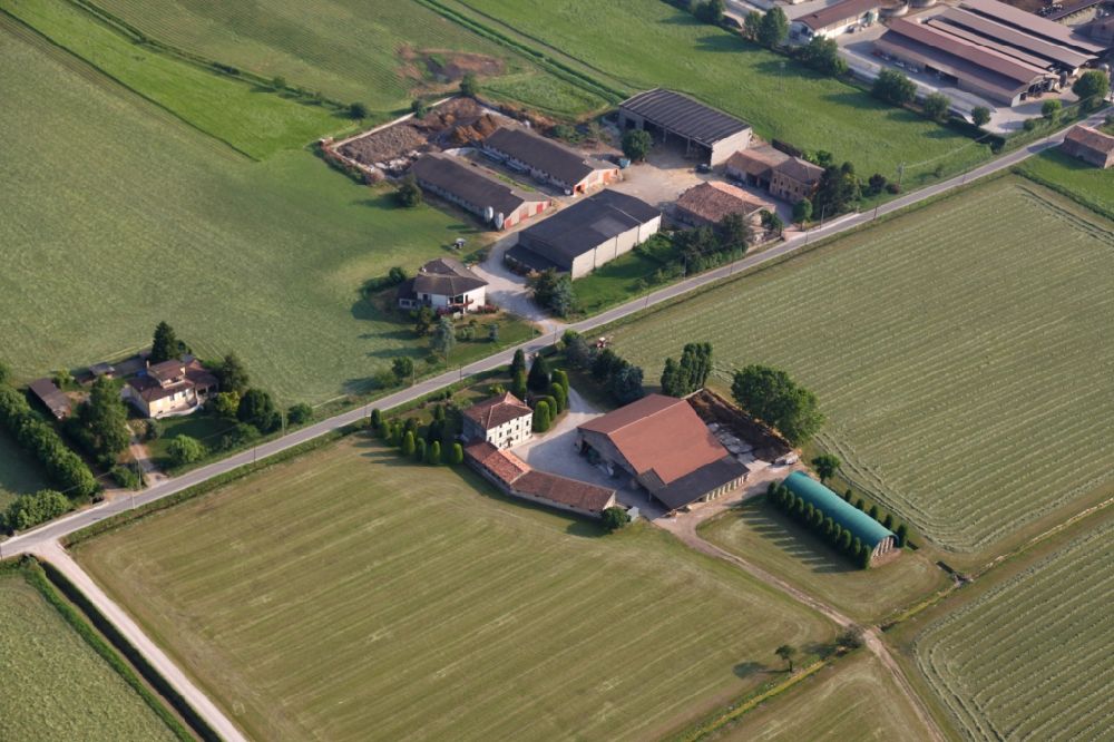 Aerial image Marmirolo - Homestead of a farm in the district Corte Scaraglio in Marmirolo in the Lombardy, Italy