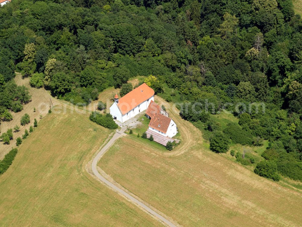 Aerial image Rottenburg am Neckar - Homestead and farm outbuildings on the edge of agricultural fields in Rottenburg am Neckar in the state Baden-Wuerttemberg, Germany