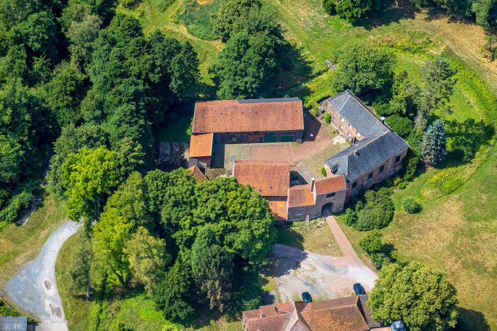 Aerial image Schermbeck - Homestead and farm outbuildings on the edge of agricultural fields in Schermbeck in the state North Rhine-Westphalia, Germany