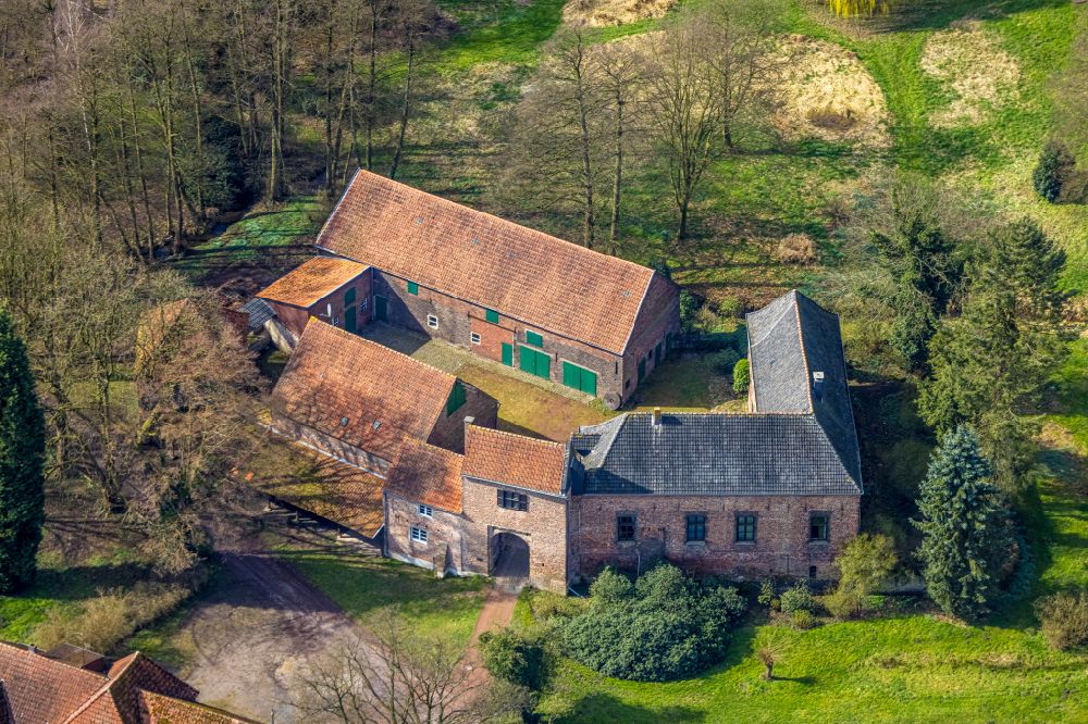 Aerial image Schermbeck - Homestead and farm outbuildings on the edge of agricultural fields in Schermbeck in the state North Rhine-Westphalia, Germany