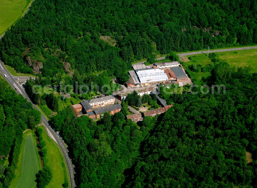 Aerial image Schweisweiler - Homestead and farm outbuildings on the edge of agricultural fields in Schweisweiler in the state Rhineland-Palatinate, Germany