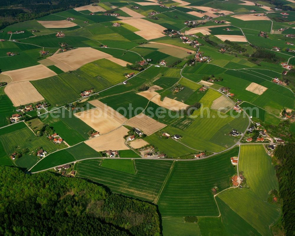 Aerial photograph Schwimmbach - Homestead and farm outbuildings on the edge of agricultural fields in Schwimmbach in the state Bavaria, Germany