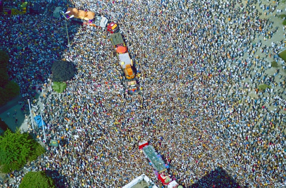 Berlin from the bird's eye view: Participants of the Loveparade at Ernst-Reuter-Platz - Strasse des 17. Juni music festival on the event concert site in the Charlottenburg district in Berlin, Germany