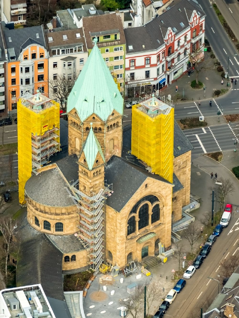 Düsseldorf from above - Church building Kreuzkirche on Collenbachstrasse and Klever Strasse in Duesseldorf in the state North Rhine-Westphalia