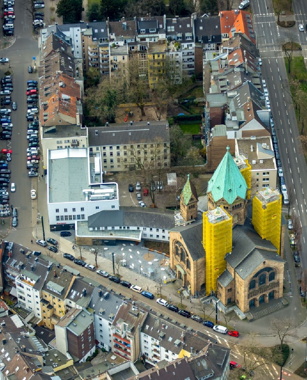 Aerial photograph Düsseldorf - Church building Kreuzkirche on Collenbachstrasse and Klever Strasse in Duesseldorf in the state North Rhine-Westphalia