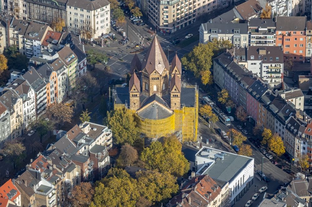 Aerial image Düsseldorf - Church building Kreuzkirche on Collenbachstrasse and Klever Strasse in Duesseldorf in the state North Rhine-Westphalia