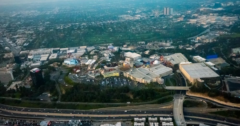Aerial photograph Universal City - Premises and facilities of Universal Studios Holywood in evening sun light in Universal City in Los Angeles in California, USA