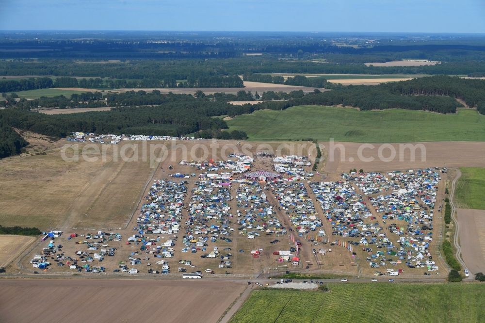 Aerial photograph Stölln - Participants in the Antaris Projekt music festival on the event concert area on airfield in Stoelln in the state Brandenburg, Germany