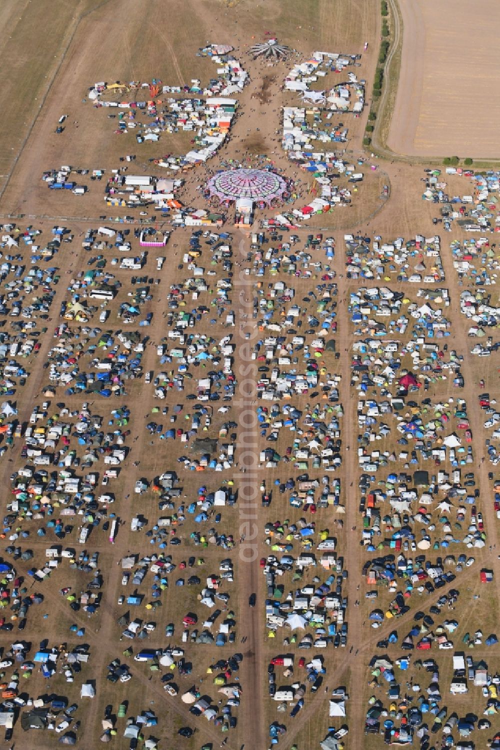 Stölln from the bird's eye view: Participants in the Antaris Projekt music festival on the event concert area on airfield in Stoelln in the state Brandenburg, Germany
