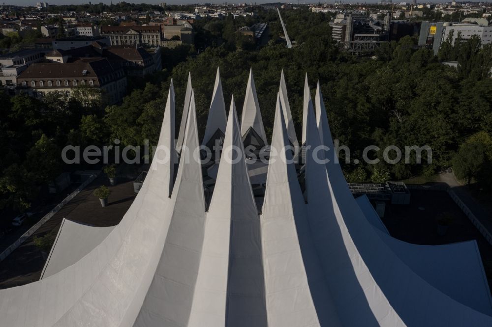 Aerial photograph Berlin - Event and music-concert grounds of the Arena Tempodrom on Moeckernstrasse in the district Kreuzberg in Berlin, Germany