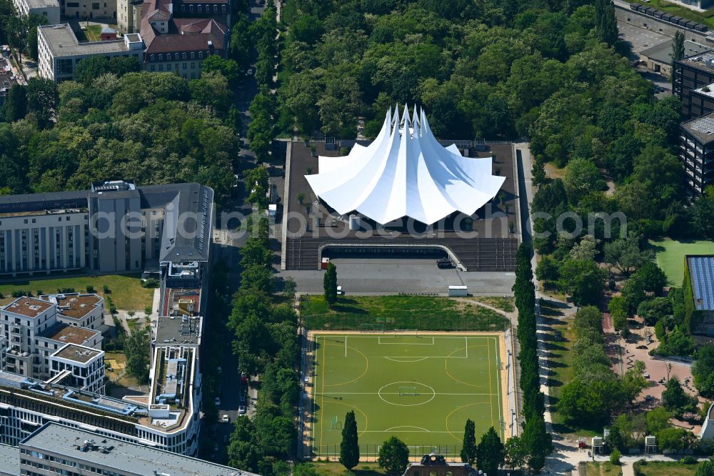 Berlin from above - Event and music-concert grounds of the Arena Tempodrom on Moeckernstrasse in the district Kreuzberg in Berlin, Germany