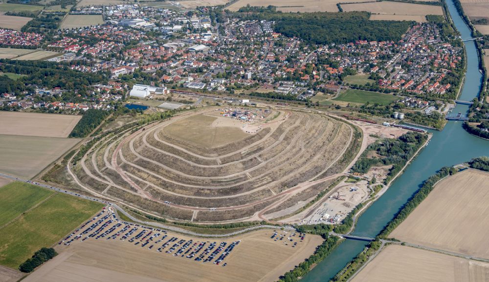 Aerial photograph Sehnde - Site of heaped landfill with dem Bergfest 2022 on Kaliberg in Sehnde in the state Lower Saxony, Germany