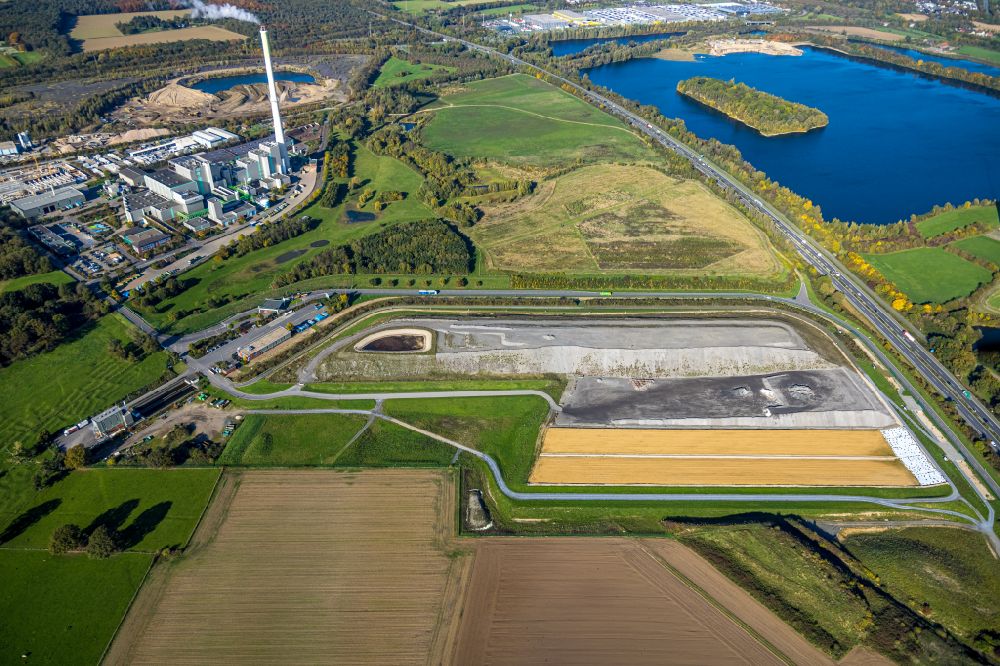 Aerial image Kamp-Lintfort - Site of heaped landfill of Abfallentsorgungszentrum Asdonkshof on street Graftstrasse in the district Niersenbruch in Kamp-Lintfort at Ruhrgebiet in the state North Rhine-Westphalia, Germany