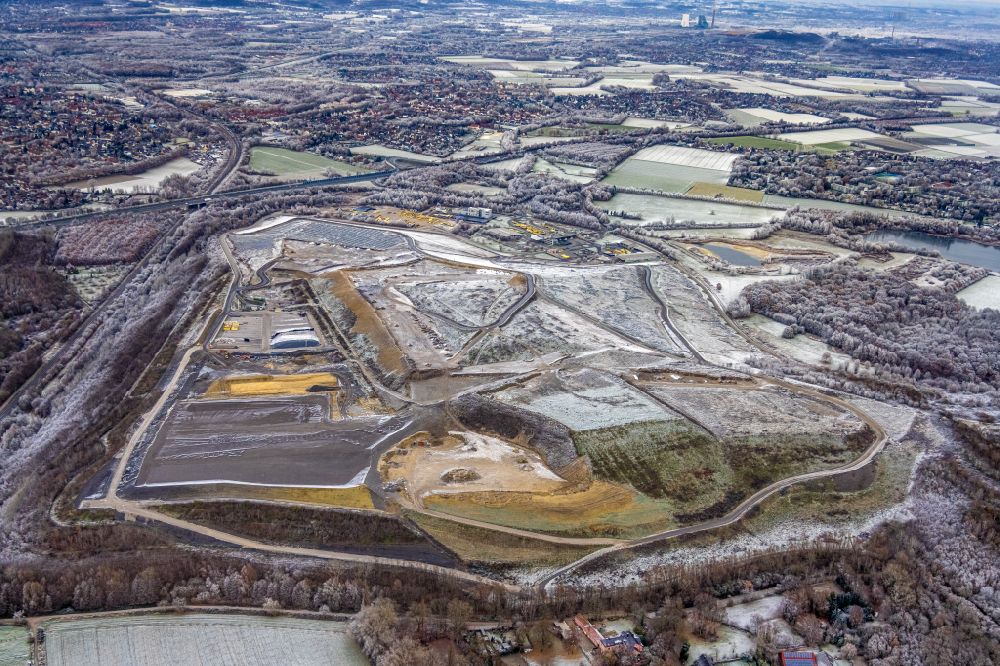 Aerial image Dortmund - Site of heaped landfill Deponie Dortmund-Nordost on Lanstroper See in Dortmund at Ruhrgebiet in the state North Rhine-Westphalia, Germany