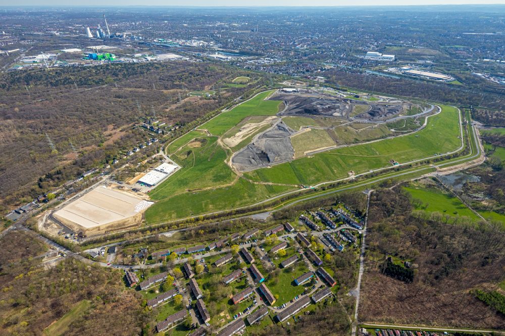 Aerial photograph Gelsenkirchen - Site of heaped landfill Zentraldeponie Emscherbruch (ZDE) in the district Resser Mark in Gelsenkirchen in the state North Rhine-Westphalia, Germany