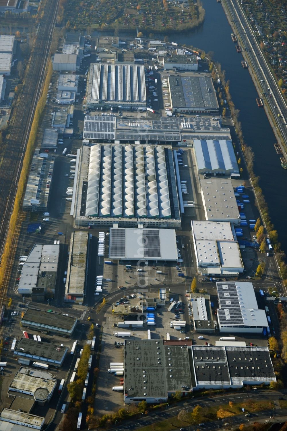Aerial photograph Berlin - View of at the site of the Berlin wholesale market at the Beusselstrasse in Berlin