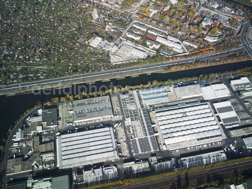Aerial image Berlin - Area of the Central Market on Westhafen Canal in the Moabit part of Berlin. The market is home to 300 sellers and salespeople and consists of several halls. It is sitting between railway tracks in the South and the canal and adjacent federal motorway A 100
