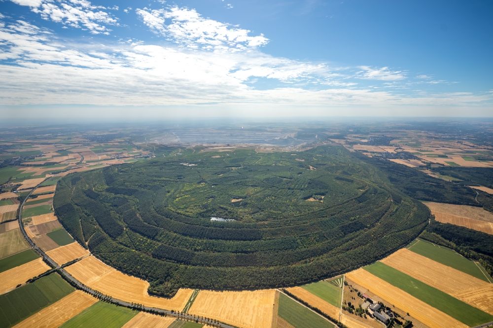 Aerial photograph Jülich - Reclamation site of the former mining dump Garzweiler in Niederzier in the state North Rhine-Westphalia, Germany