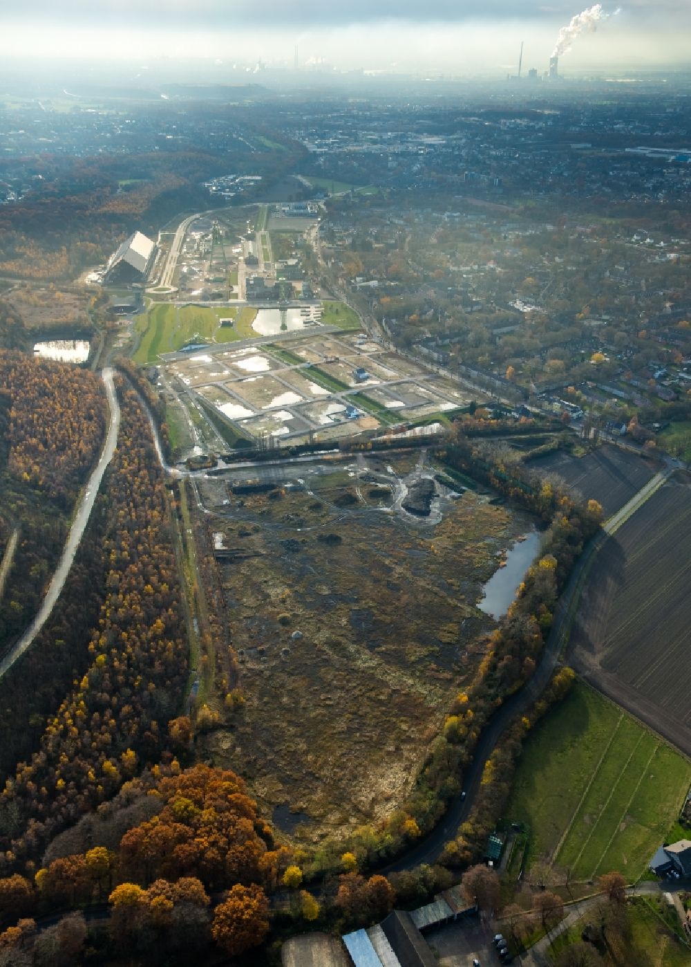 Oberlohberg from the bird's eye view: Reclamation site of the former mining dump Oberlohberg in the state North Rhine-Westphalia