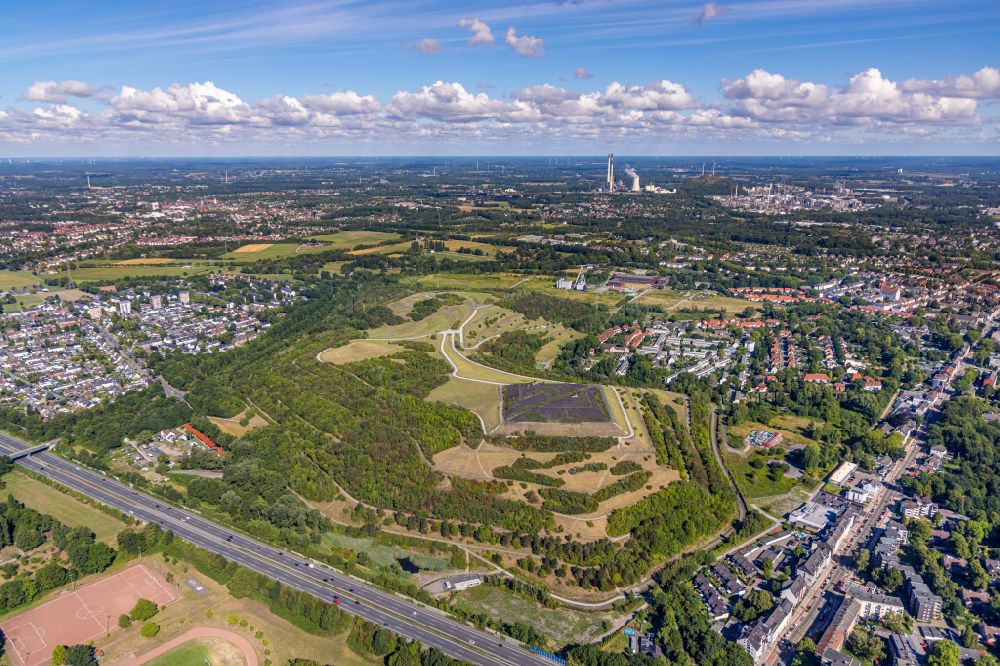 Gelsenkirchen from the bird's eye view: reclamation site of the former mining dump Rungenberghalde in the district Buer in Gelsenkirchen at Ruhrgebiet in the state North Rhine-Westphalia, Germany