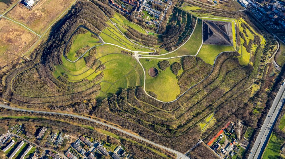 Gelsenkirchen from the bird's eye view: Reclamation site of the former mining dump Rungenberghalde in the district Buer in Gelsenkirchen at Ruhrgebiet in the state North Rhine-Westphalia, Germany