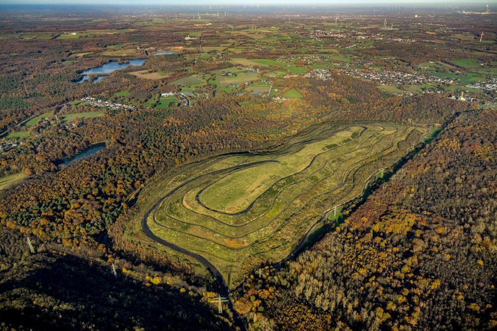 Aerial image Bottrop - Reclamation site of the former mining dump Schoettelheide in Bottrop in the state North Rhine-Westphalia