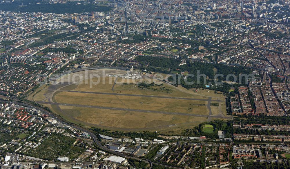 Aerial photograph Berlin - Handling buildings and terminals on the site of the former Berlin Tempelhof Airport in Berlin, Germany