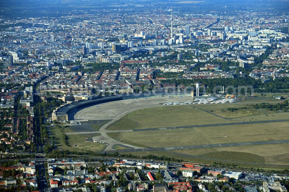 Berlin from the bird's eye view: Premises of the former airport Berlin-Tempelhof Tempelhofer Freiheit in the Tempelhof part of Berlin, Germany